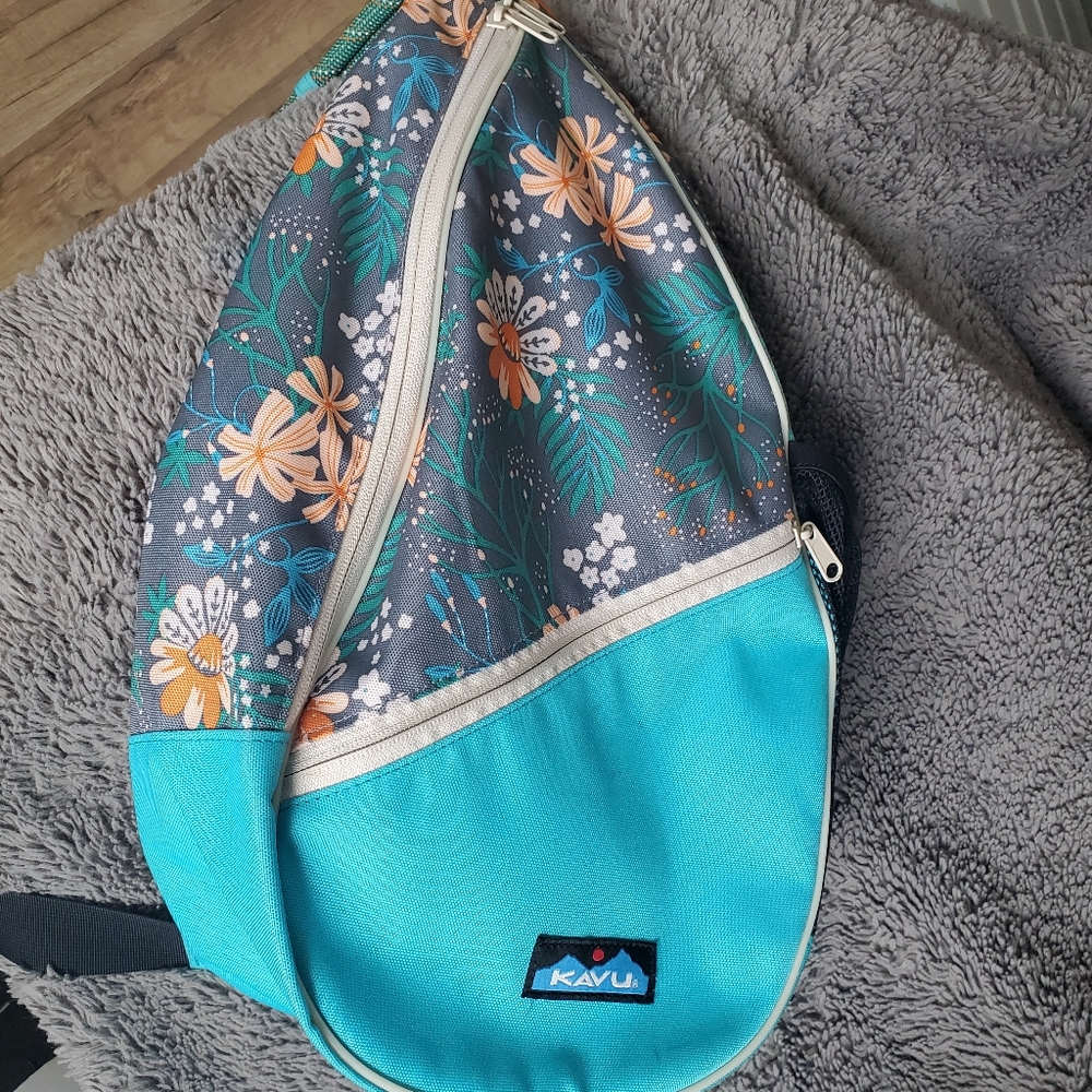 Kavu Paxton Sling Backpack Floral
